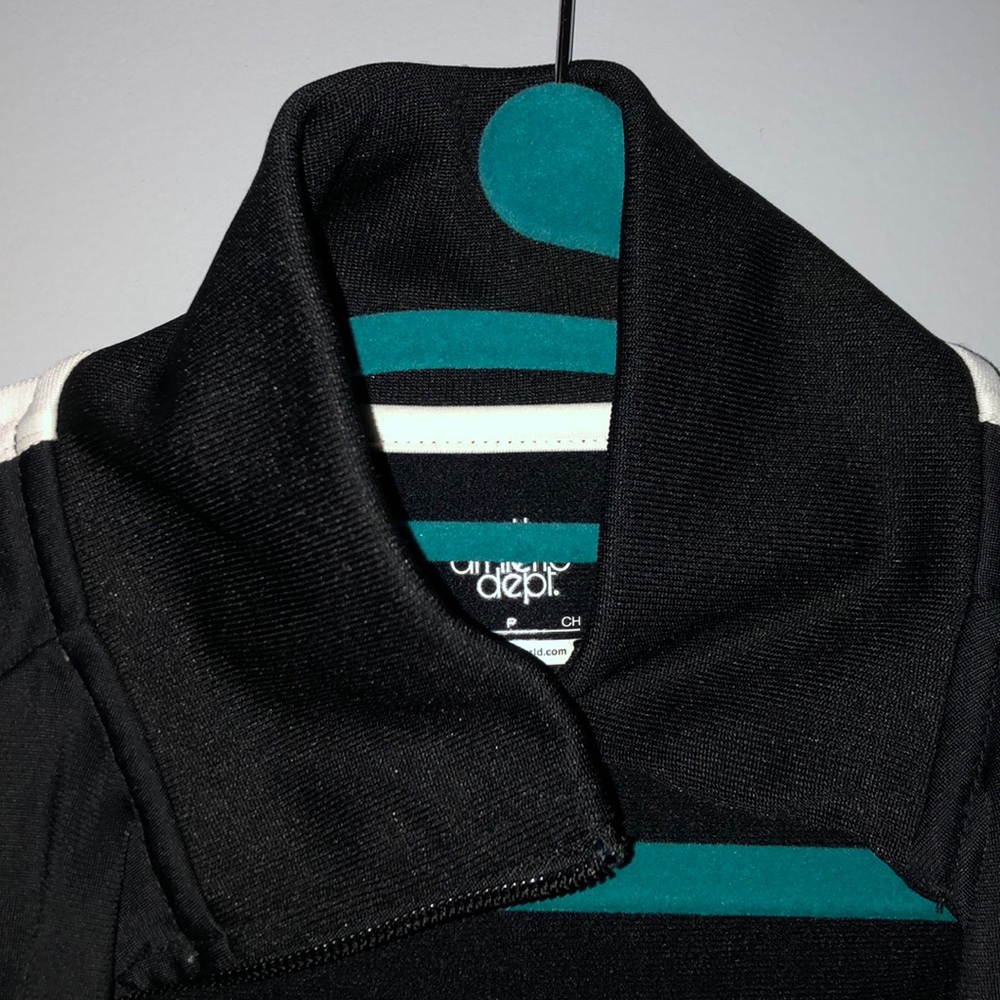 Nike jacket! - Picture 6 of 7